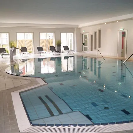 別荘 Grosszuegige Mit Haffblick, Balkon Und Poolnutzung *