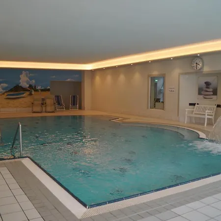 Grosszuegige Mit Haffblick, Balkon Und Poolnutzung Semesterbostad